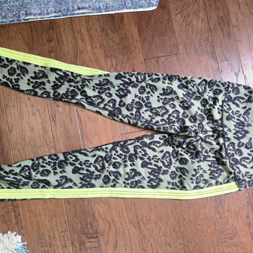 Victoria's Secret Sport Leggings in Olive and Black